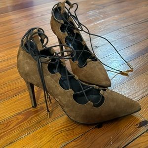NWOT BARNEYS NEW YORK - Suede Lace-Up Pumps - Size 36